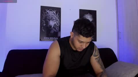 Snapshot of johansmith__ chatting on October 31, 12:33 am Johan Smith online show from October 31, 12:33 am