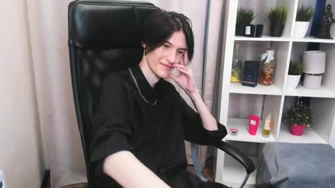 john__strong online show from June 7, 2:32 pm