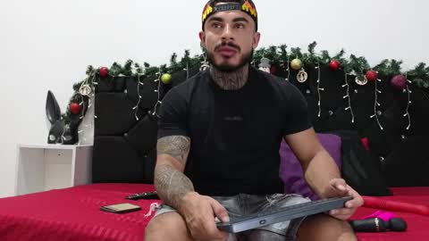 Snapshot of john_and_louis chatting on December 20, 11:00 am John online show from December 20, 11:00 am