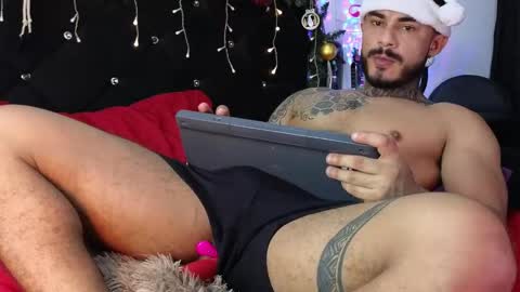 Snapshot of john_and_louis chatting on December 21, 5:07 pm John online show from December 21, 5:07 pm