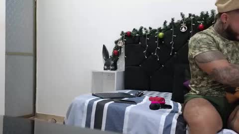 Snapshot of john_and_louis chatting on December 22, 11:00 am John online show from December 22, 11:00 am