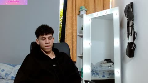 john_ssnow29 online show from December 15, 9:42 pm