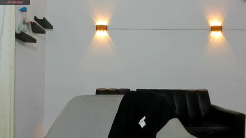 john_ssnow29 online show from June 2, 1:02 pm