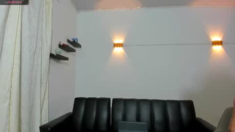 john_ssnow29 online show from June 24, 10:03 am