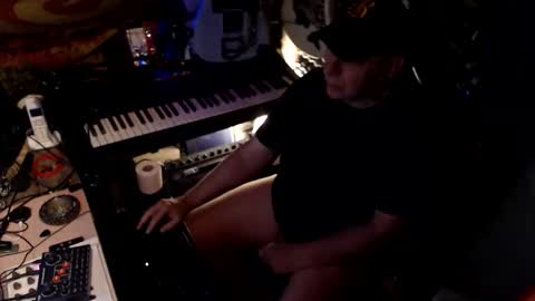 johnfeelgood004 online show from April 16, 6:25 am