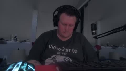 johnfernandez784 online show from June 30, 9:43 am
