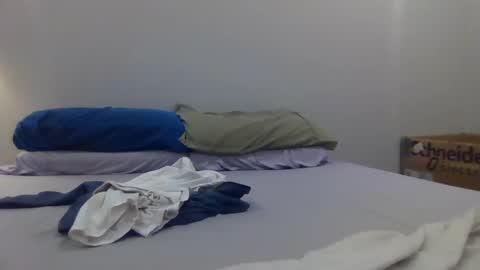 Snapshot of johnjones585121 chatting on February 17, 1:58 am johnjones585121 online show from February 17, 1:58 am