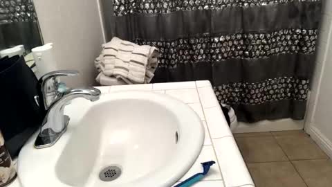 Snapshot of johnjonnnn28 chatting on March 1, 4:04 am johnjonnnn28 online show from March 1, 4:04 am