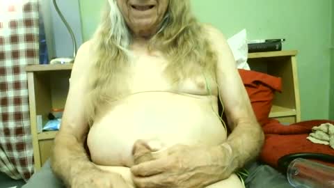 Snapshot of johnnieq1971 chatting on June 16, 1:19 am johnnieq1971 online show from June 16, 1:19 am
