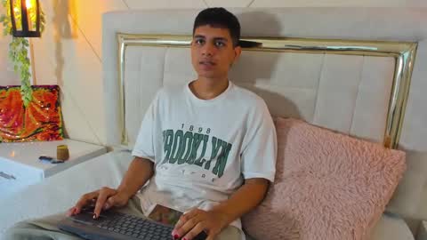 Snapshot of johnny_romano chatting on February 22, 8:09 pm johnny_romano online show from February 22, 8:09 pm