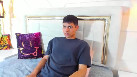 Snapshot of johnny_romano chatting on February 26, 8:54 pm johnny_romano online show from February 26, 8:54 pm