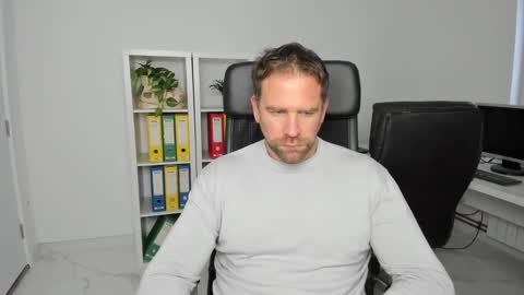 Snapshot of johnnydough82 chatting on December 3, 8:16 am johnnydough82 online show from December 3, 8:16 am