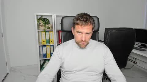 Snapshot of johnnydough82 chatting on December 4, 8:01 am johnnydough82 online show from December 4, 8:01 am