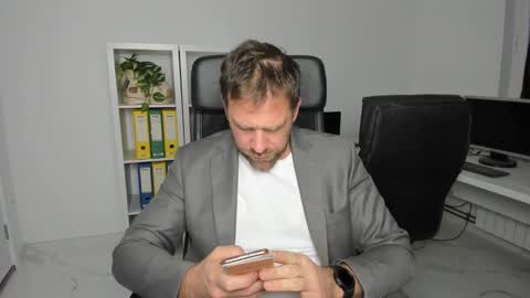 Snapshot of johnnydough82 chatting on December 6, 5:53 am johnnydough82 online show from December 6, 5:53 am