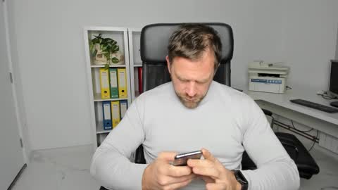 Snapshot of johnnydough82 chatting on December 8, 4:57 am johnnydough82 online show from December 8, 4:57 am
