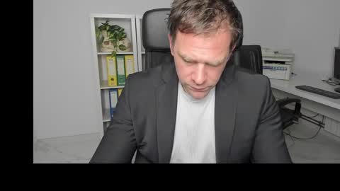 Snapshot of johnnydough82 chatting on December 20, 5:04 am johnnydough82 online show from December 20, 5:04 am