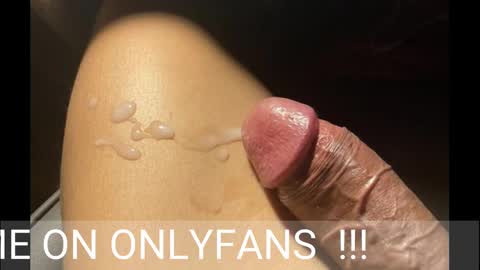 Snapshot of johnnyfun_xxx chatting on March 10, 5:11 am Johnnystrongarms                 online show from March 10, 5:11 am