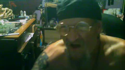 Snapshot of johnnyshung1 chatting on September 25, 6:39 am johnnyshung1 online show from September 25, 6:39 am