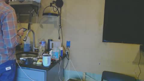 Snapshot of johnplayer23 chatting on February 9, 7:27 am johnplayer23 online show from February 9, 7:27 am