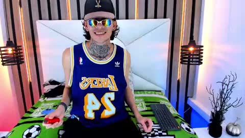 johnsonisaac94  online show from March 5, 5:18 am