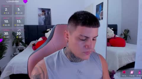 Snapshot of johny_multicum chatting on October 8, 11:57 pm Johny online show from October 8, 11:57 pm