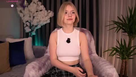 Snapshot of joice_queen chatting on September 12, 2:22 am Paula online show from September 12, 2:22 am
