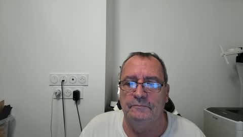 Snapshot of jojo04800 chatting on December 5, 11:07 pm jojo04800 online show from December 5, 11:07 pm