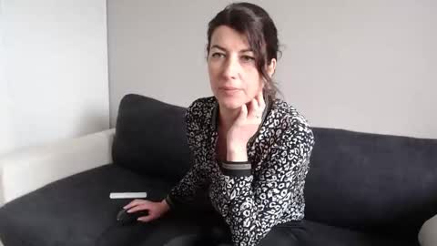 Snapshot of jolie_cam chatting on April 3, 11:19 am jolie_cam online show from April 3, 11:19 am
