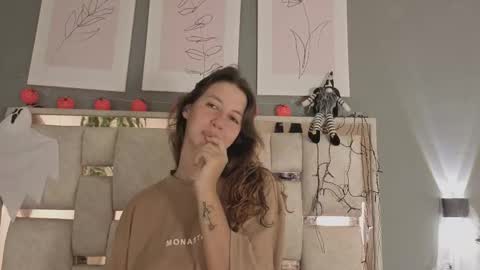 jolie_lov online show from October 24, 2:02 pm