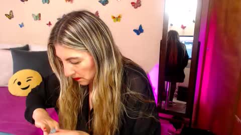 Jolie Mature online show from November 20, 8:41 pm