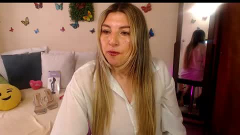 Snapshot of jolie_mature_ chatting on June 30, 9:05 pm Jolie Mature online show from June 30, 9:05 pm