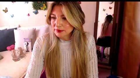 Snapshot of jolie_mature_ chatting on July 4, 7:42 pm Jolie Mature online show from July 4, 7:42 pm