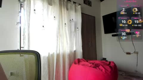 Snapshot of jolie_reyes1 chatting on December 7, 6:37 pm jolie_reyes1 online show from December 7, 6:37 pm