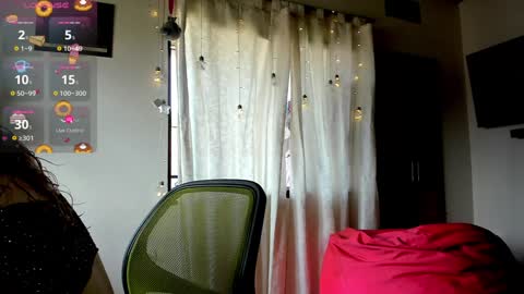 Snapshot of jolie_reyes1 chatting on January 12, 6:05 pm jolie_reyes1 online show from January 12, 6:05 pm