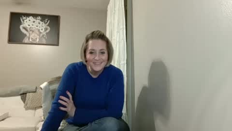 Snapshot of joliexx41 chatting on December 6, 2:24 am Jolie online show from December 6, 2:24 am