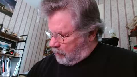 joncpics online show from December 4, 8:07 pm