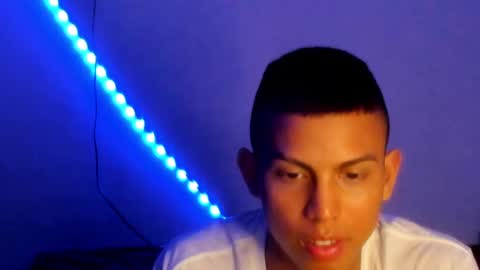 Snapshot of jonesgowther chatting on January 19, 1:53 am jonesgowther online show from January 19, 1:53 am