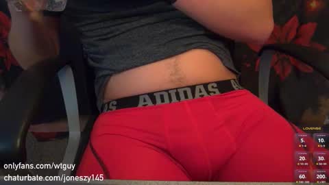 Snapshot of joneszy145 chatting on February 1, 5:17 am WhteGuy online show from February 1, 5:17 am