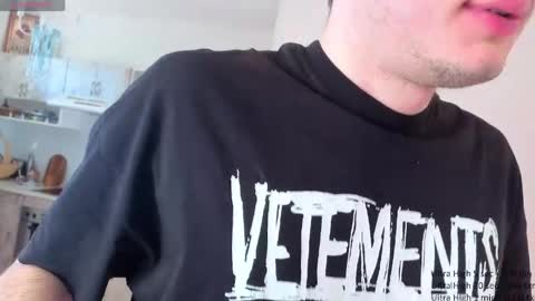 jonhy_merlin online show from April 9, 1:49 pm