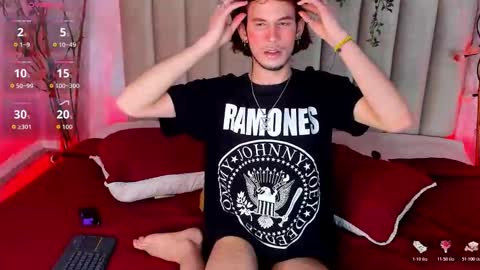 Snapshot of jonny_gilbert chatting on February 2, 1:32 pm jonny_gilbert online show from February 2, 1:32 pm