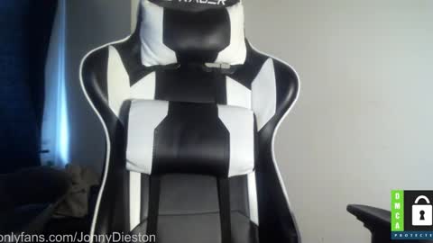 Snapshot of jonnydieston777 chatting on December 28, 4:09 pm JonnyDieston online show from December 28, 4:09 pm