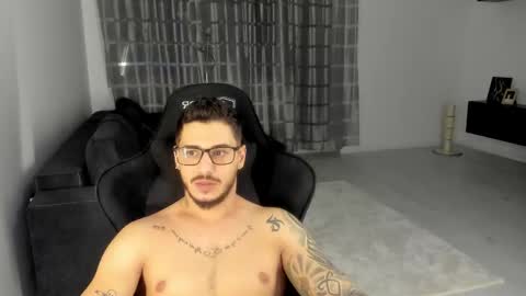 jonnyporn1 online show from February 18, 9:44 pm