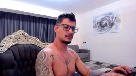 jonnyporn1 online show from April 7, 9:48 pm