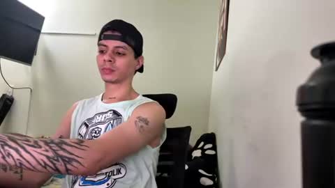 jonnyvamp online show from June 18, 5:41 am