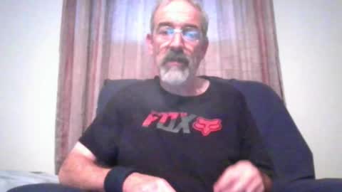 Snapshot of jony_five chatting on December 22, 6:37 pm Jon online show from December 22, 6:37 pm