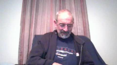 Snapshot of jony_five chatting on December 25, 2:35 am Jon online show from December 25, 2:35 am