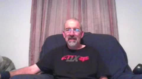 Snapshot of jony_five chatting on December 31, 5:11 am Jon online show from December 31, 5:11 am