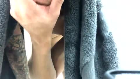 Snapshot of jonyflak chatting on January 3, 10:29 pm Joohn online show from January 3, 10:29 pm