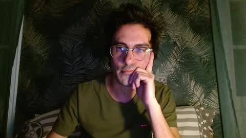 Snapshot of joohnoff chatting on January 19, 10:39 pm John online show from January 19, 10:39 pm