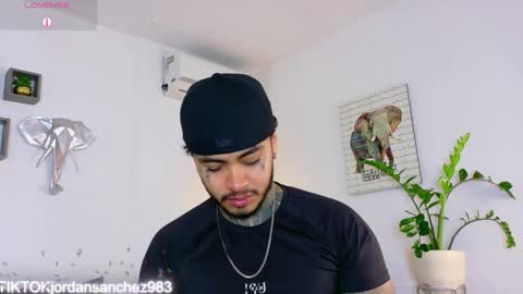 Snapshot of jordansmiith_ chatting on February 2, 9:02 pm Jordan Smith online show from February 2, 9:02 pm